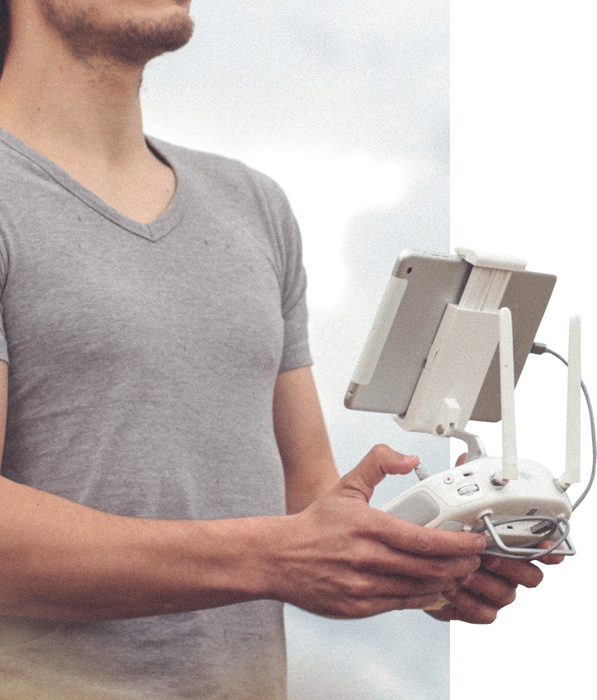 Mando de control de dron durante una sesión audiovisual